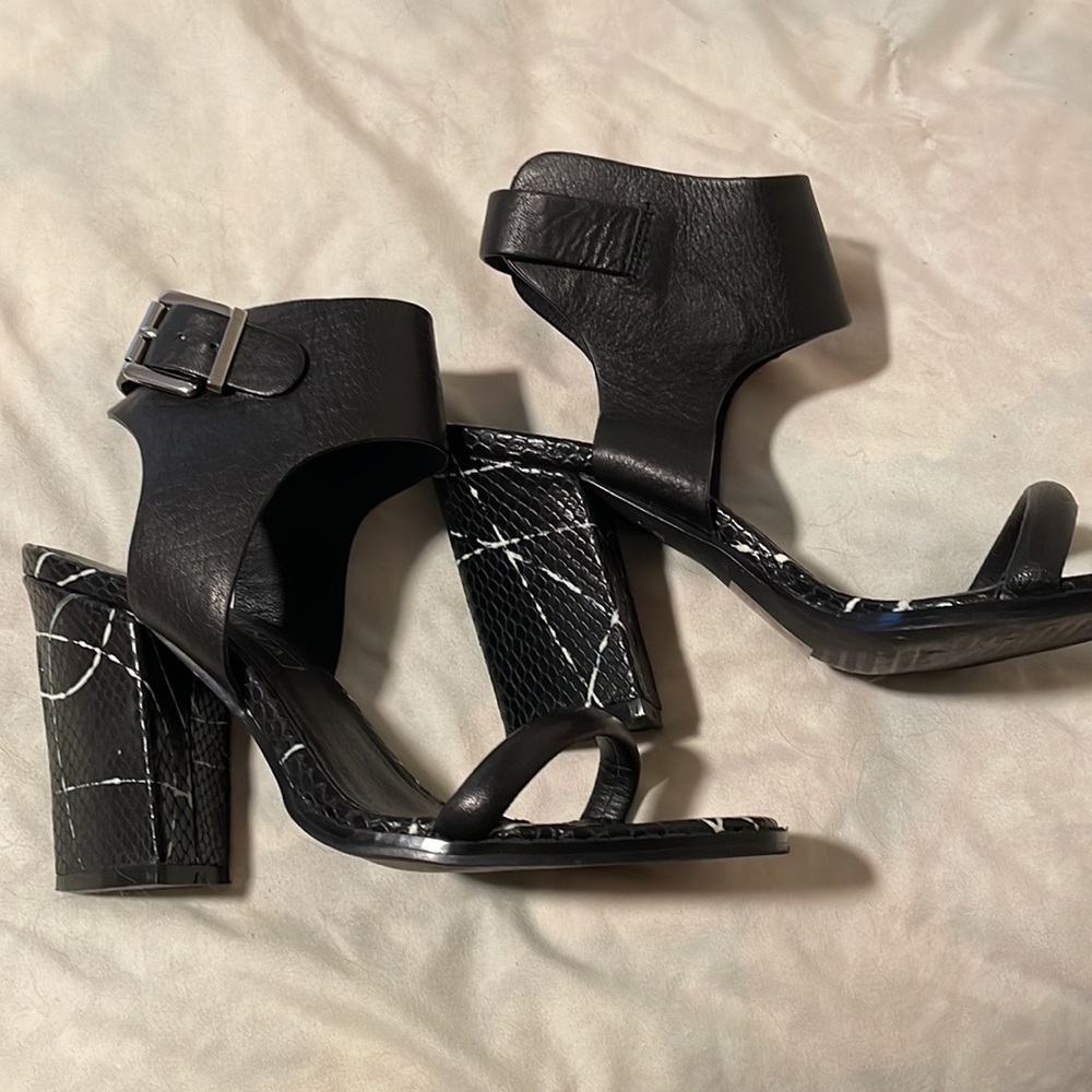 Solsana size 7 4”heels